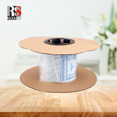 الطباعة الملونة كيس التعبئة والتغليف البلاستيكي من نوع LDPE على لفة مع تصميم مطوية مروحة مثقوبة