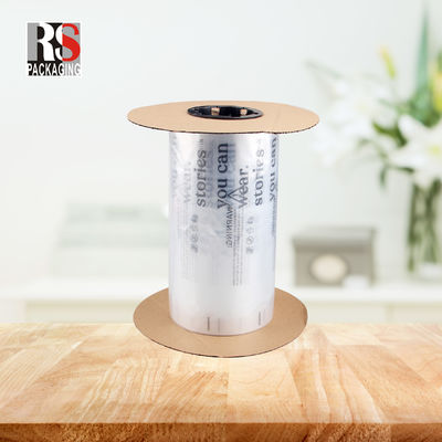 الطباعة الملونة كيس التعبئة والتغليف البلاستيكي من نوع LDPE على لفة مع تصميم مطوية مروحة مثقوبة